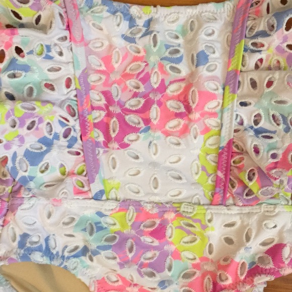 ⭐️Host pick ❤️!!Girls ruffle multicolored one piece - Picture 2 of 9